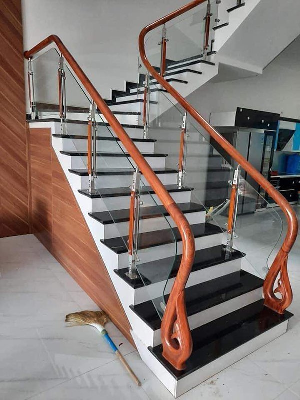 Báo Giá Cầu Thang Kính Cường Lực